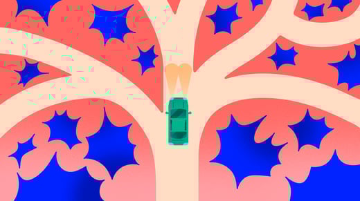 Coche verde en una encrucijada de caminos